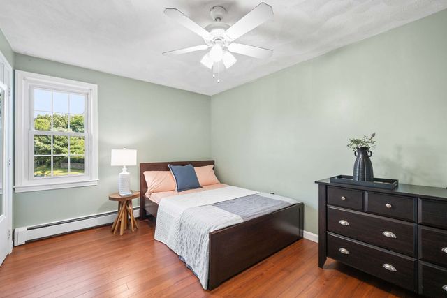 392 Old Farm Rd, Franklin, MA 02038