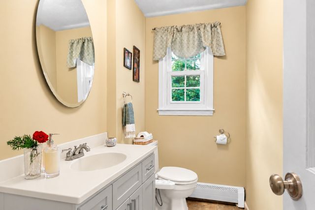 392 Old Farm Rd, Franklin, MA 02038