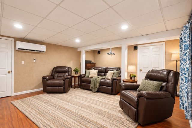 392 Old Farm Rd, Franklin, MA 02038