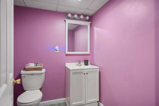 392 Old Farm Rd, Franklin, MA 02038