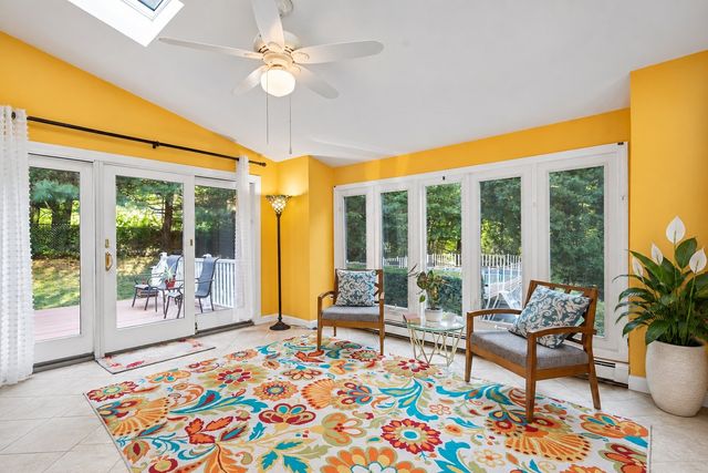 392 Old Farm Rd, Franklin, MA 02038