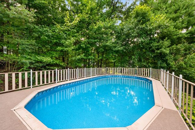 392 Old Farm Rd, Franklin, MA 02038