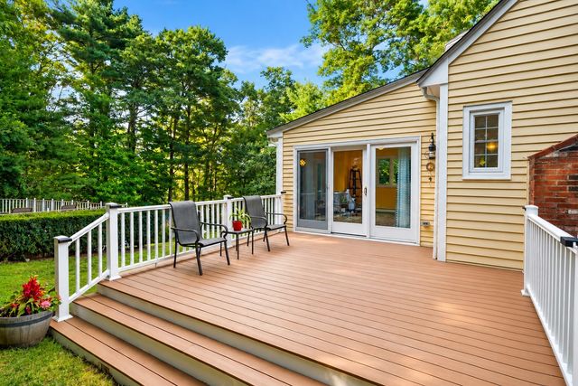 392 Old Farm Rd, Franklin, MA 02038