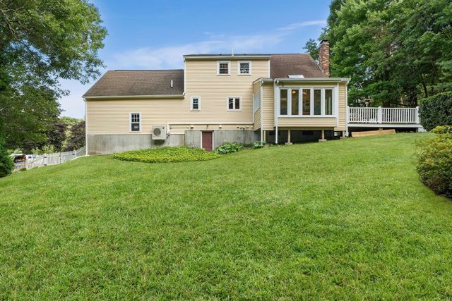 392 Old Farm Rd, Franklin, MA 02038