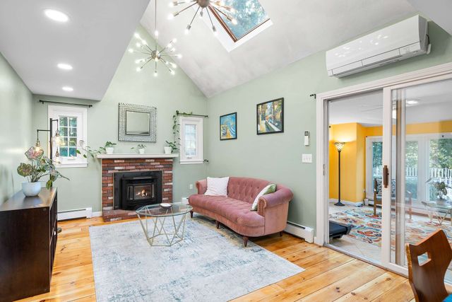 392 Old Farm Rd, Franklin, MA 02038