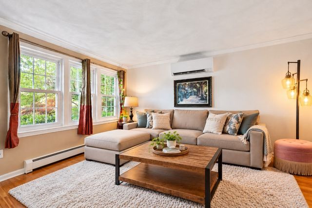 392 Old Farm Rd, Franklin, MA 02038