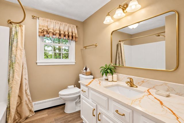 392 Old Farm Rd, Franklin, MA 02038