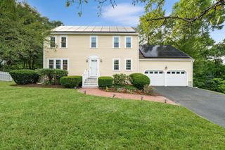 392 Old Farm Rd, Franklin, MA 02038