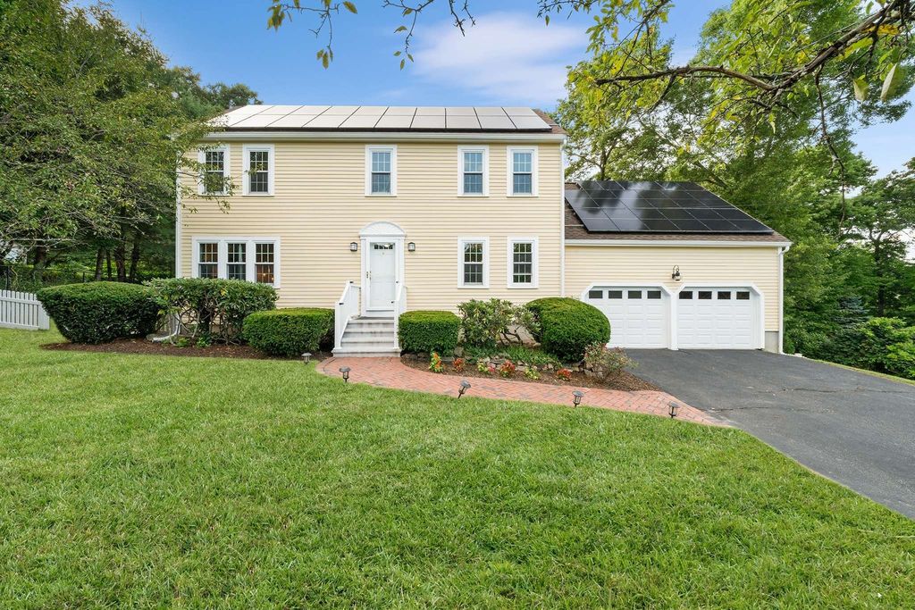 392 Old Farm Rd, Franklin, MA 02038