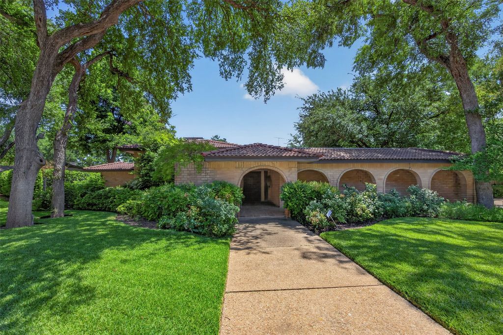 4204 Ledgeview Road, Fort Worth, TX 76109 — exterior
