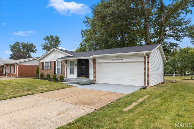 1411 Sherwood Forest Drive, Florissant, MO 63031