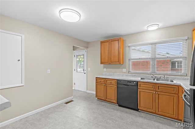 1411 Sherwood Forest Drive, Florissant, MO 63031