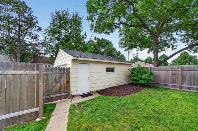 4247 Zenith Avenue N, Robbinsdale, MN 55422