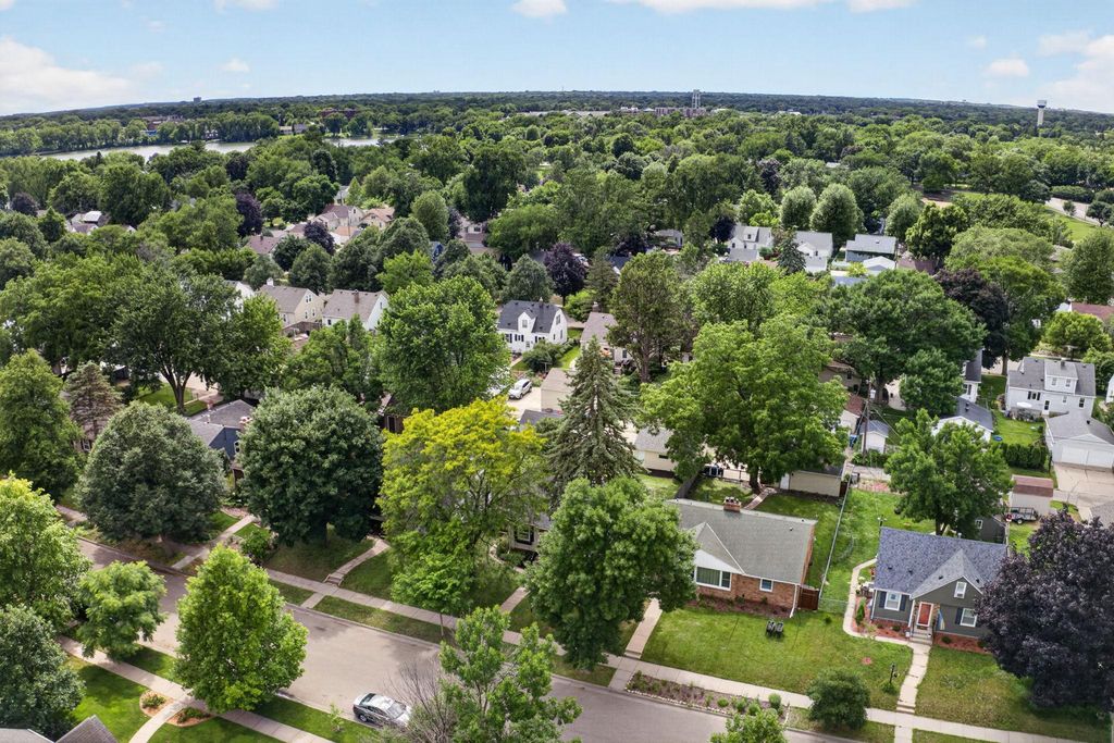 4247 Zenith Avenue N, Robbinsdale, MN 55422