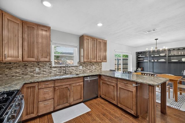 2307 Meadow Creek Drive, Carrollton, TX 75006