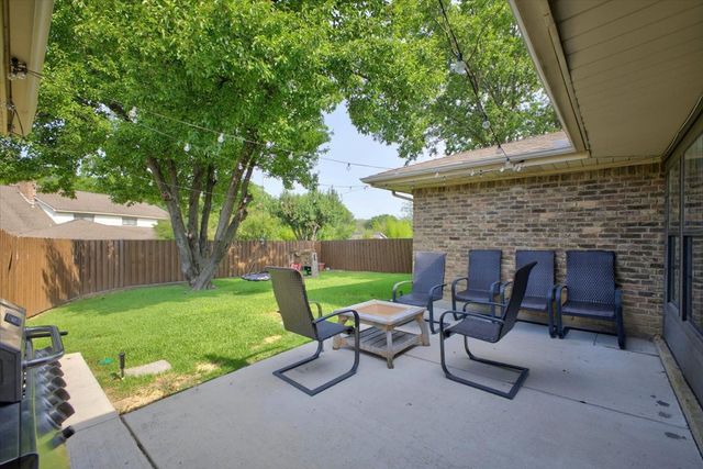 2307 Meadow Creek Drive, Carrollton, TX 75006