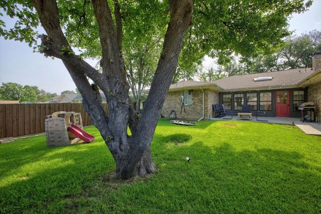 2307 Meadow Creek Drive, Carrollton, TX 75006