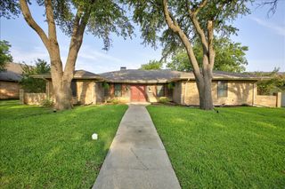 2307 Meadow Creek Drive, Carrollton, TX 75006