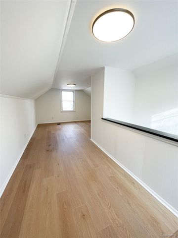 1028 N Wilson Avenue, Royal Oak, MI 48067