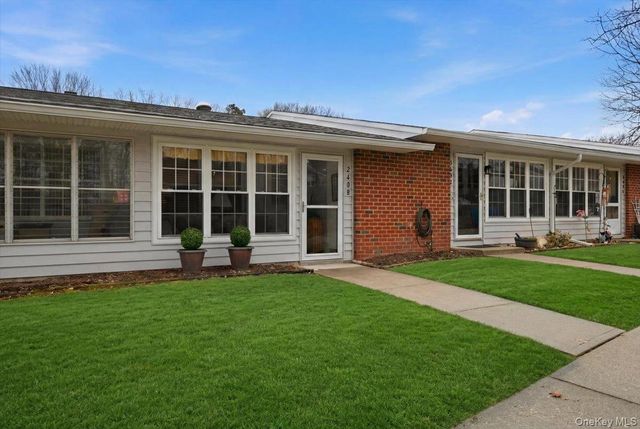 260 Newcastle Court B, Ridge, NY 11961