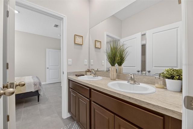 446 6TH AVENUE NW, Ruskin, FL 33570