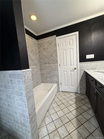 31 Upper Sheep Pasture Road, East Setauket, NY 11733