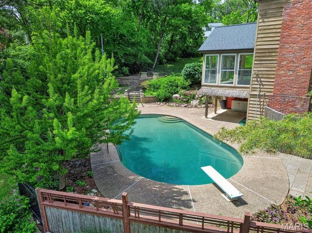 1685 Ansonborough Drive, Chesterfield, MO 63017