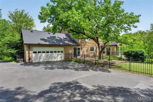 1685 Ansonborough Drive, Chesterfield, MO 63017