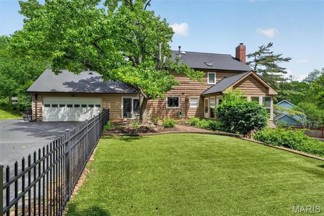 1685 Ansonborough Drive, Chesterfield, MO 63017