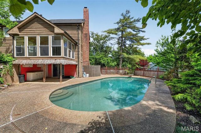 1685 Ansonborough Drive, Chesterfield, MO 63017
