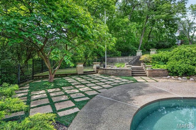 1685 Ansonborough Drive, Chesterfield, MO 63017