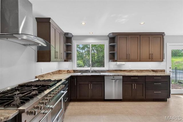 1685 Ansonborough Drive, Chesterfield, MO 63017