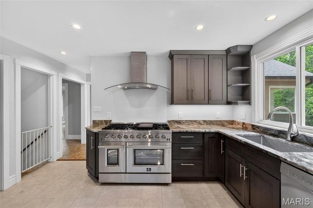 1685 Ansonborough Drive, Chesterfield, MO 63017