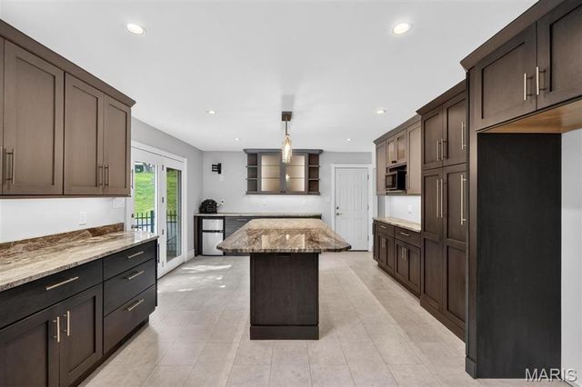 1685 Ansonborough Drive, Chesterfield, MO 63017