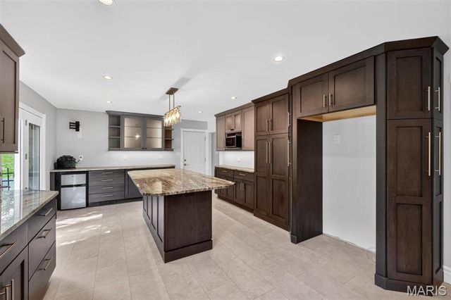 1685 Ansonborough Drive, Chesterfield, MO 63017