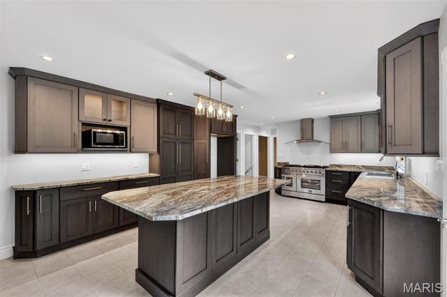 1685 Ansonborough Drive, Chesterfield, MO 63017