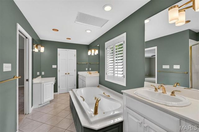1685 Ansonborough Drive, Chesterfield, MO 63017