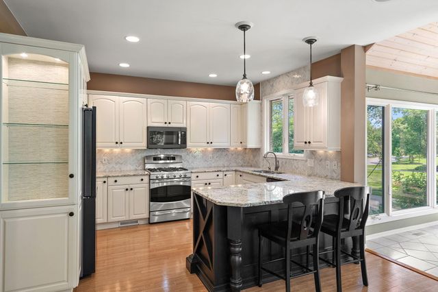246 White Thorne Lane, Valparaiso, IN 46383
