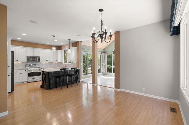 246 White Thorne Lane, Valparaiso, IN 46383