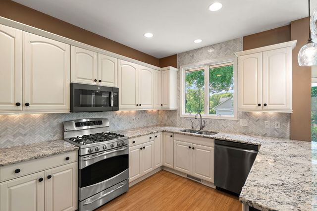 246 White Thorne Lane, Valparaiso, IN 46383