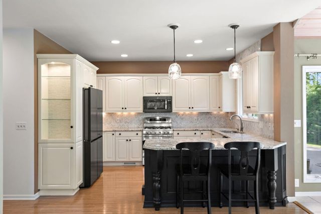 246 White Thorne Lane, Valparaiso, IN 46383