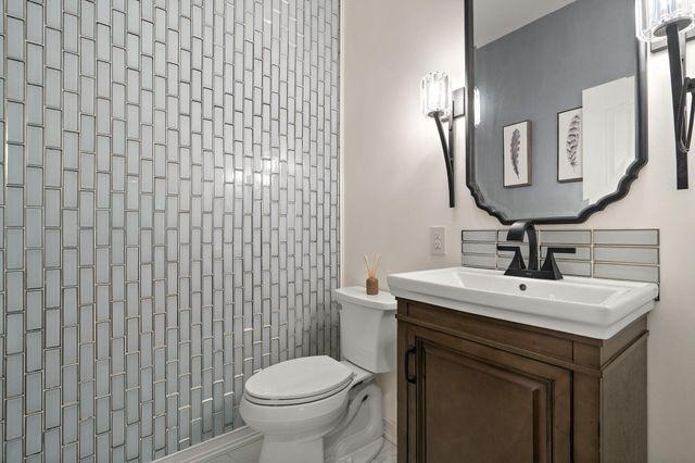 246 White Thorne Lane, Valparaiso, IN 46383