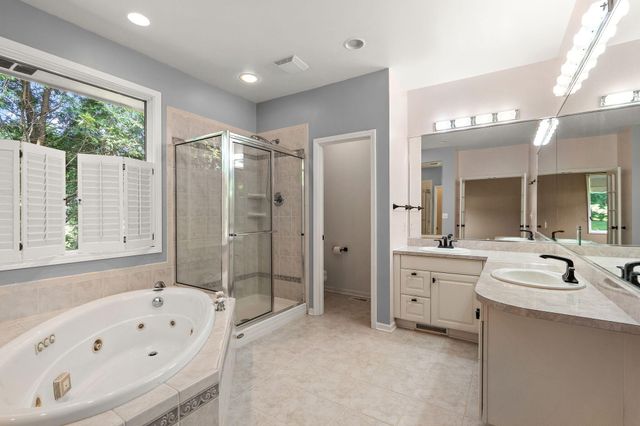 246 White Thorne Lane, Valparaiso, IN 46383