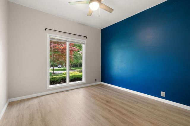 246 White Thorne Lane, Valparaiso, IN 46383