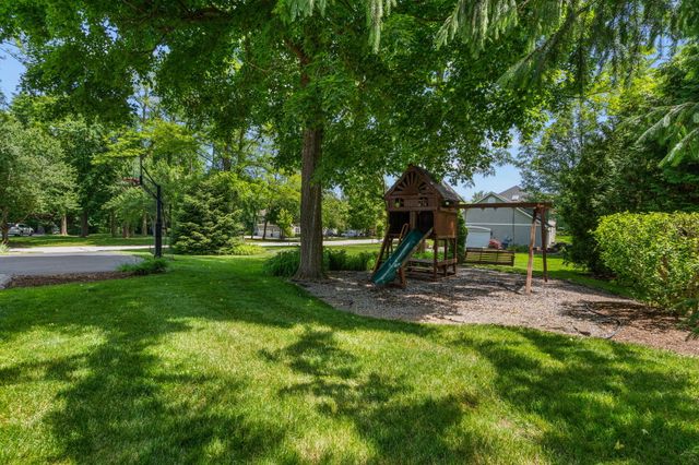 246 White Thorne Lane, Valparaiso, IN 46383