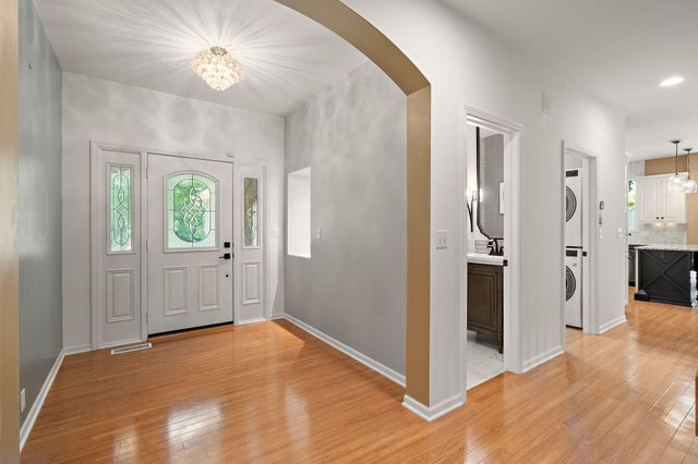 246 White Thorne Lane, Valparaiso, IN 46383