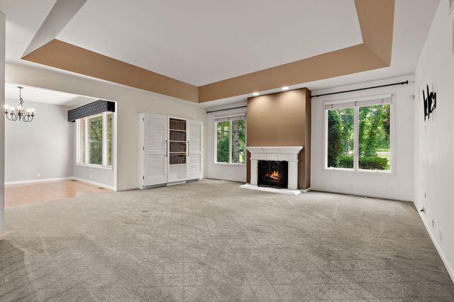 246 White Thorne Lane, Valparaiso, IN 46383