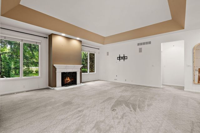 246 White Thorne Lane, Valparaiso, IN 46383