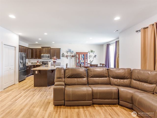 1005 Van Ogle Lane NW, Orting, WA 98360
