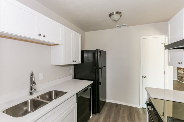 250 Prairie Grove Drive, Dallas, TX 75217